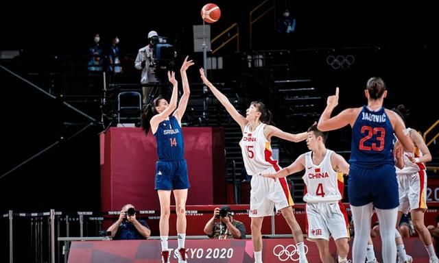 波士顿红袜队传奇左投雷斯特由于合约谈崩被交易至运动家，红袜球迷哗然